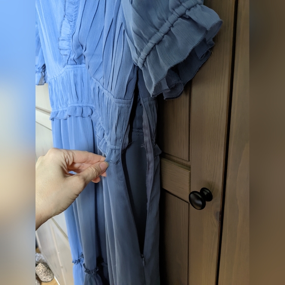 Feminine blue flowy dress - Picture 11 of 14